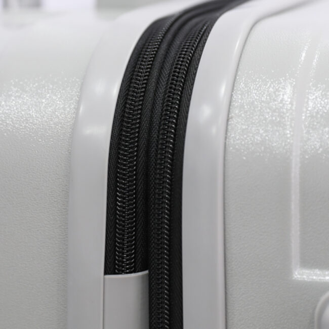 Calvin Klein Insignia Luggage - Image 4